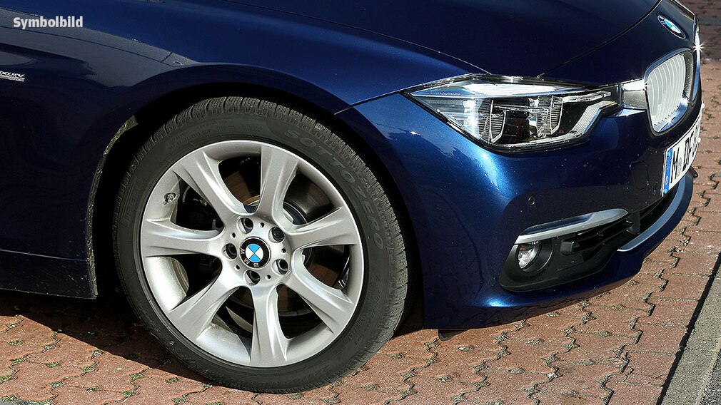Mann klaut seinen BMW zurück / Symbolbild