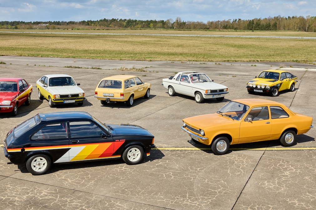 Sieben Varianten des Opel Kadett C, vorn City und Zweitürer