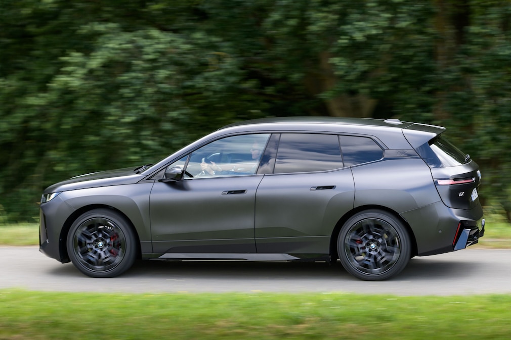BMW iX xDrive60