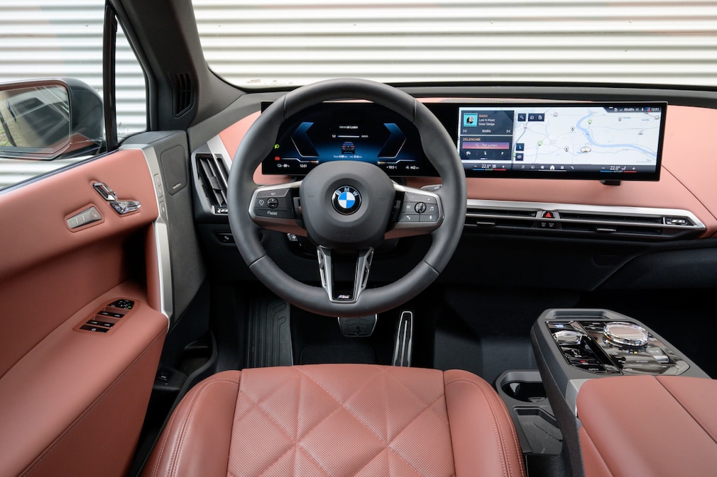BMW iX xDrive60