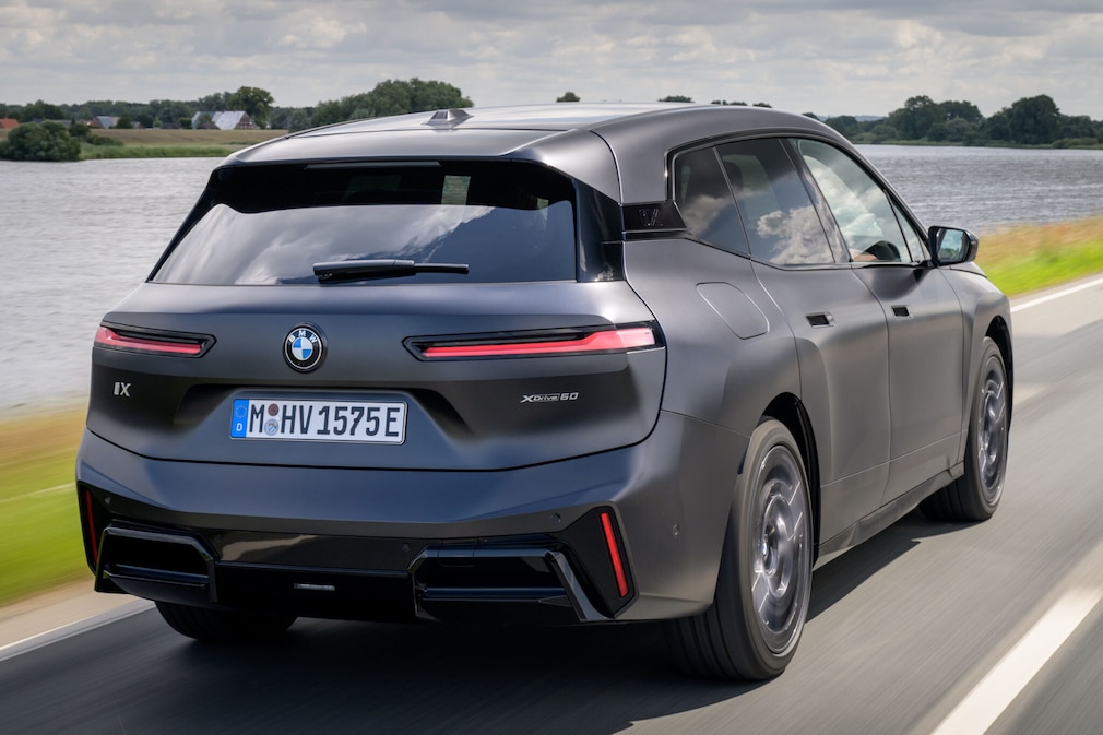 BMW iX xDrive60