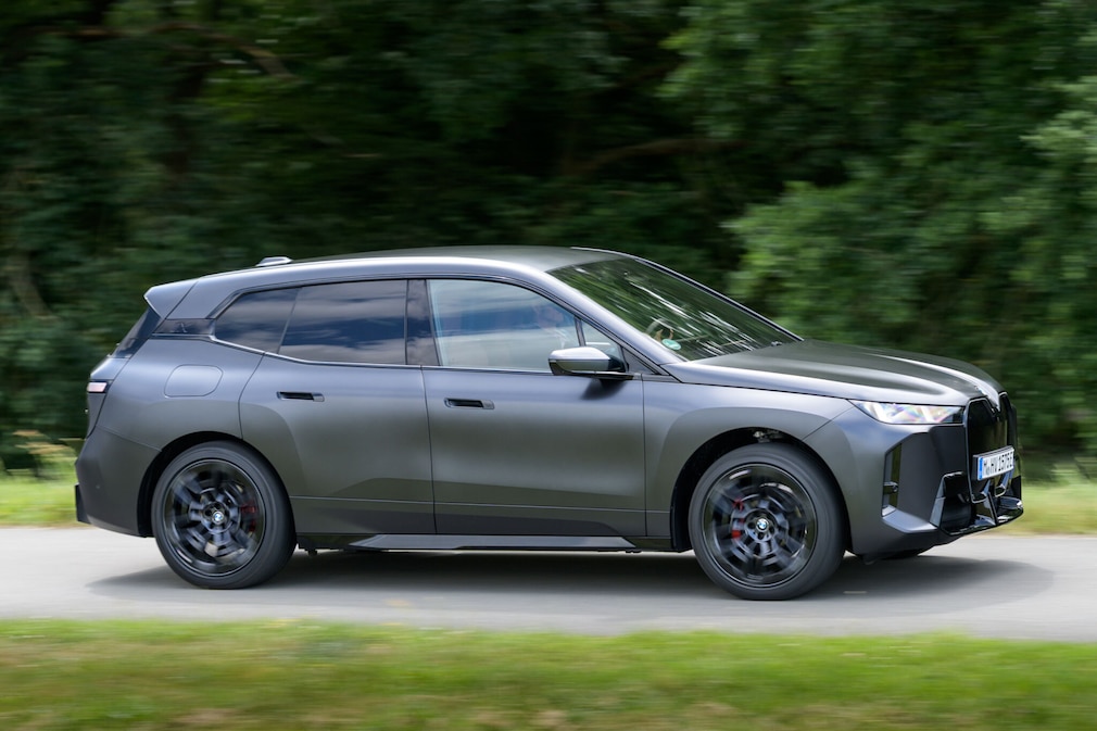 BMW iX xDrive60