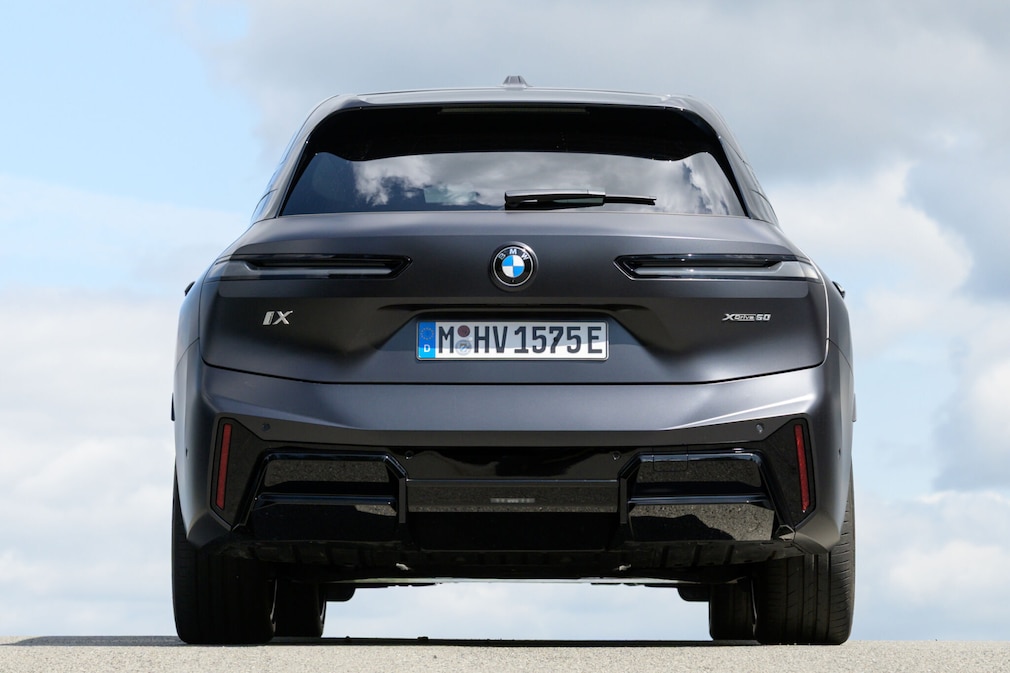 BMW iX xDrive60