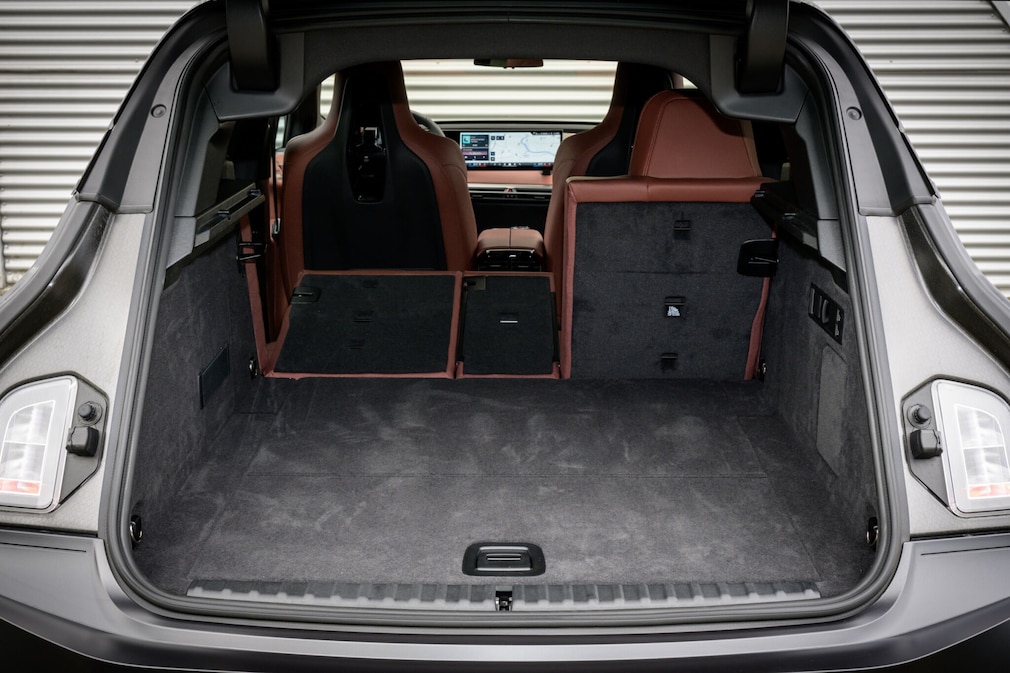 BMW iX xDrive60