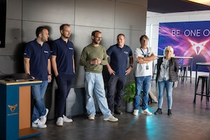 Das Team präsentiert den Tagesablauf