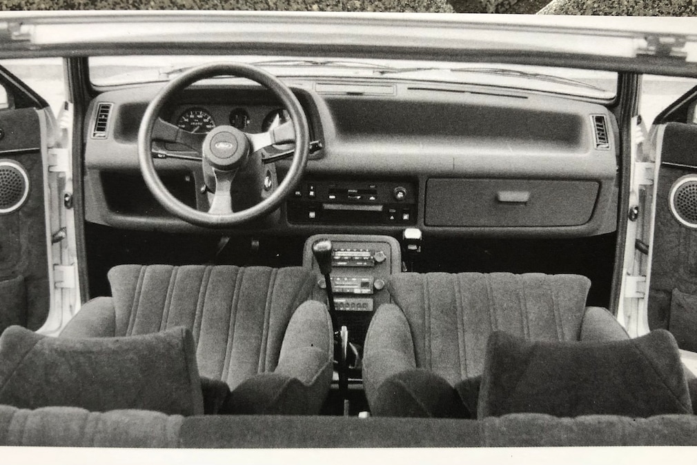 historisches Schwarzweißfoto: Studie Ford Fiesta RS, Cockpit