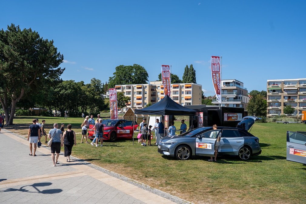 Der e-Motion Stand an der Promenade in Grömitz