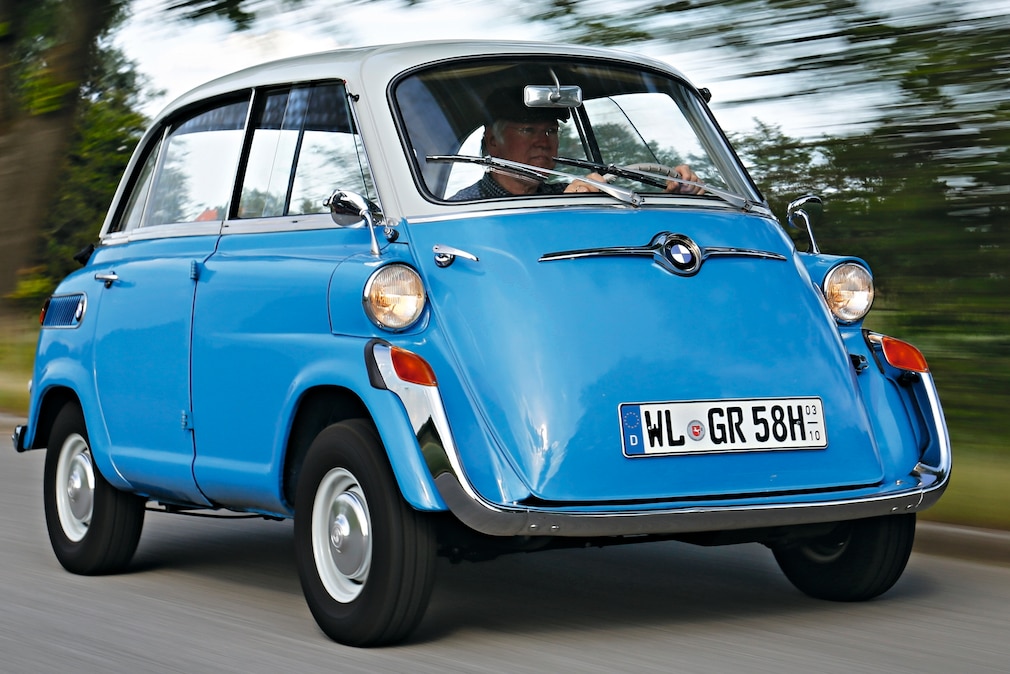 BMW 600 fahrend schräg von vorn