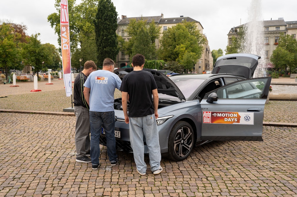 Beratungsgespräch am ID.3