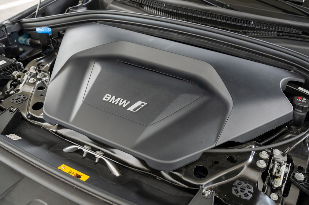 BMW iX1 xDrive30