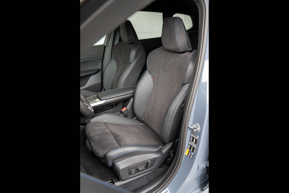 BMW iX1 xDrive30