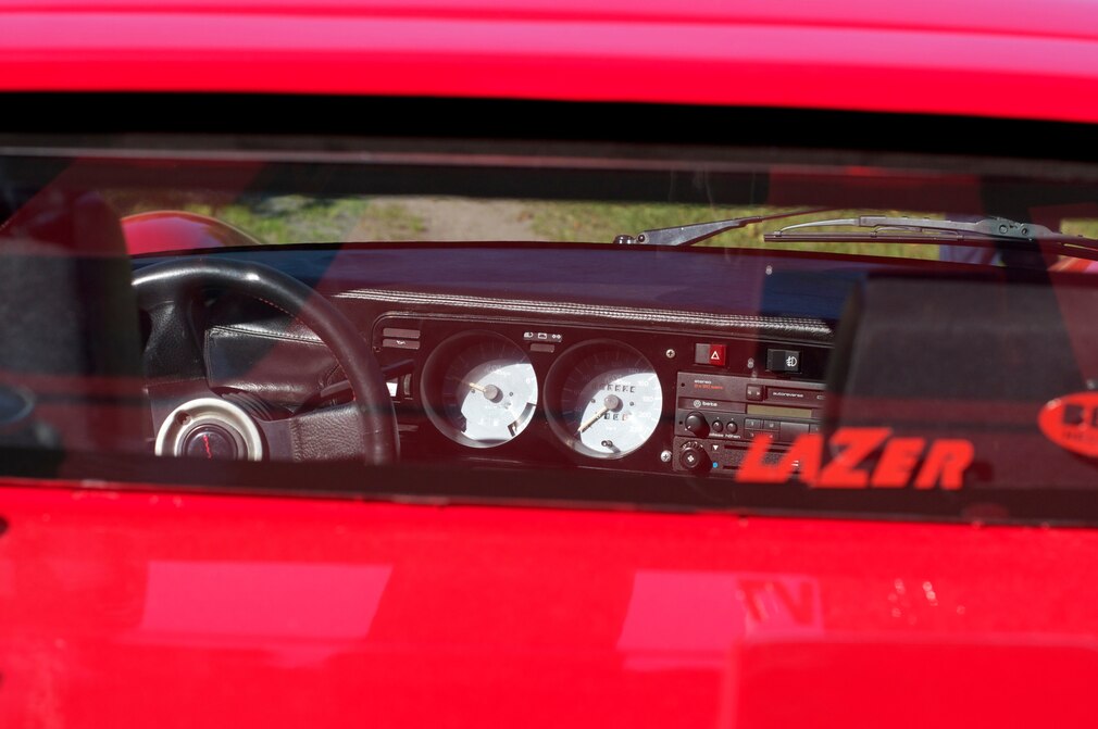 Cockpit des Gepard II, durch die Heckscheibe fotografiert