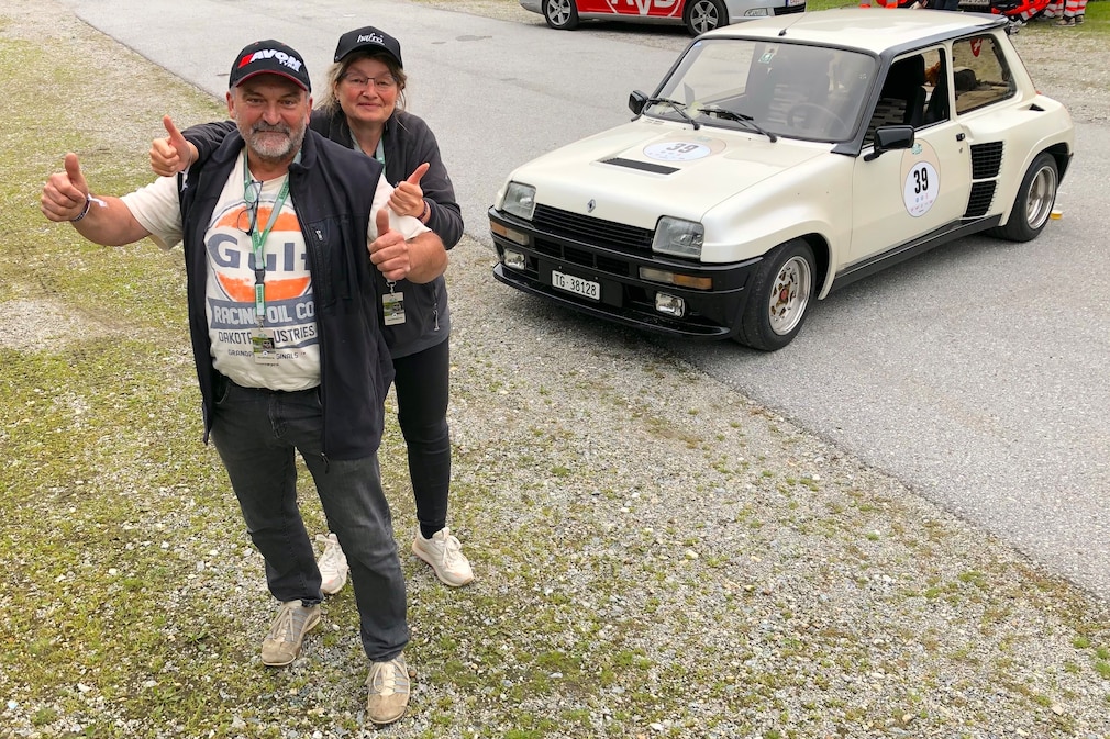 Christian Lischi und Sabine Brand am Renault R5 Turbo 2 Baujahr 1985