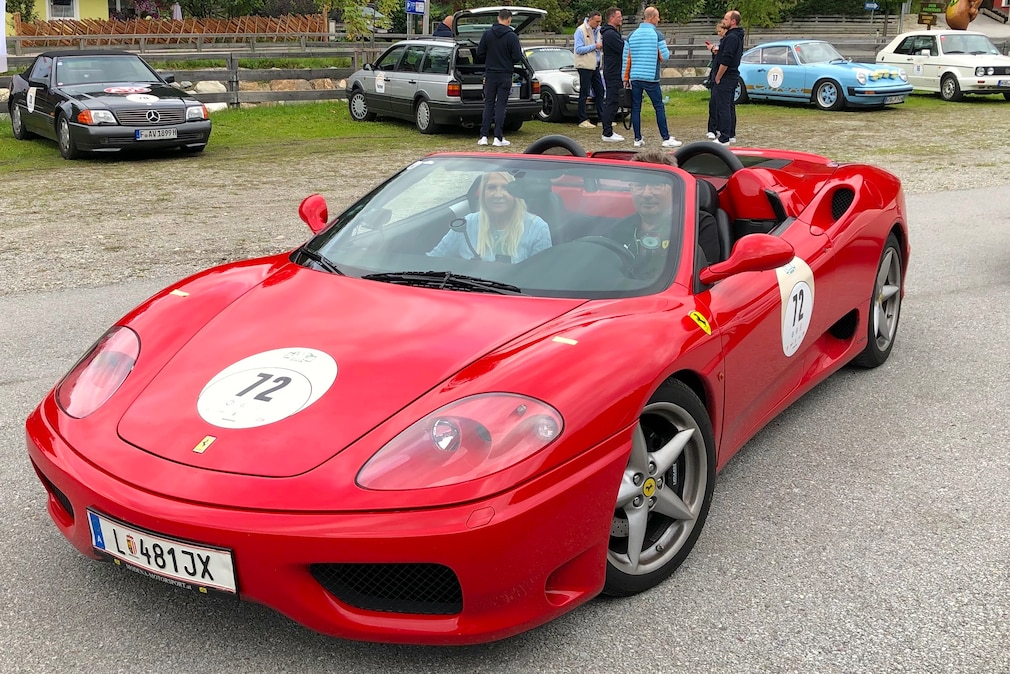 Ferrari 360 Spider stehend schräg von vorn