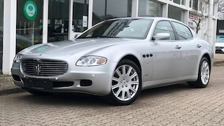 Maserati fahren zum Dacia Preis