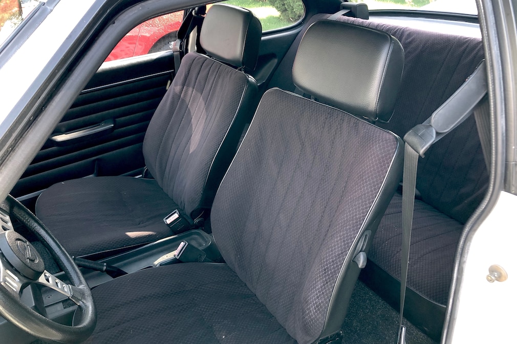 Sitze des Opel Ascona 400 Basis
