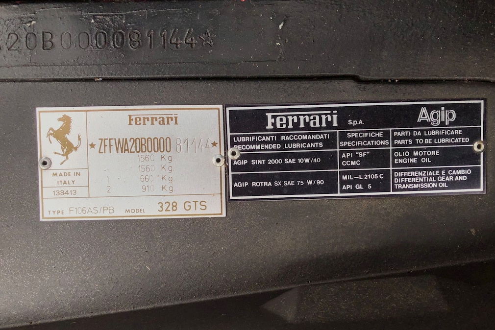 Ferrari 328 GTS: Typenschild und Fahrgestellnummer 81144.