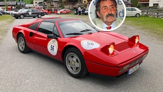 Ferrari 328 GTS stehend von schräg vorn, dazu ein Portraitfoto von Ion Tiriac