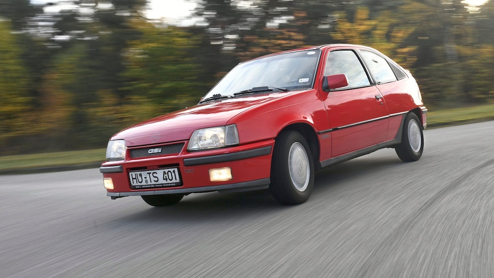 16 V Hatchbacks Opel Kadett E GSi 16V
