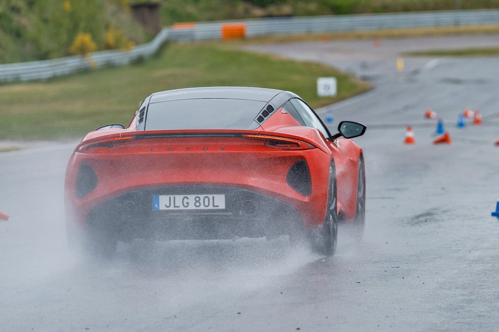 Lotus Emira Turbo SE (2025)