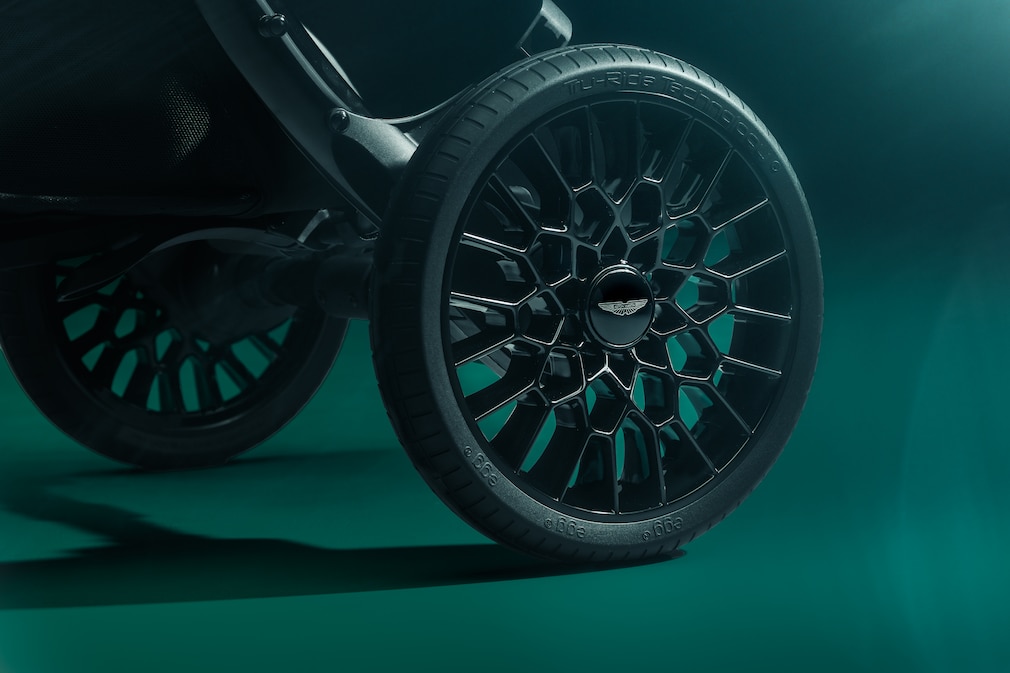 Aston Martin Kinderwagen