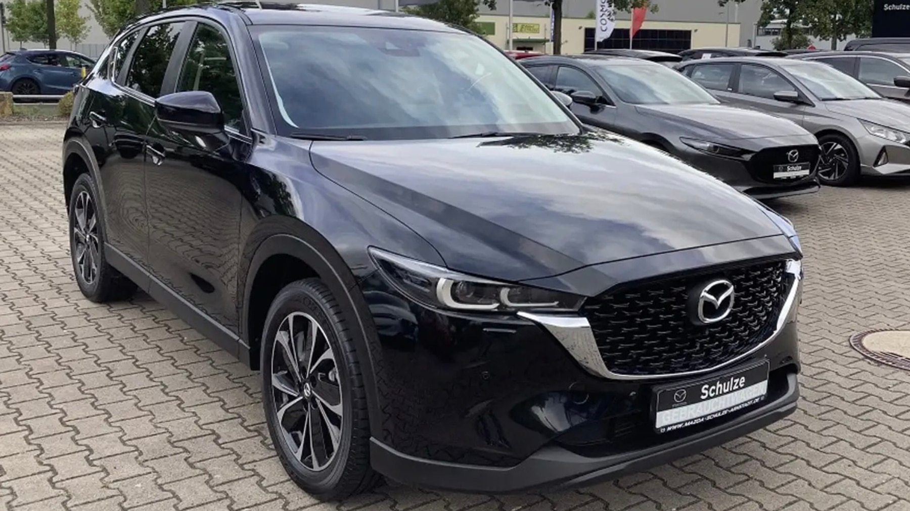 G-nstiges-Mazda-SUV-mit-wenig-Kilometern-und-Allrad