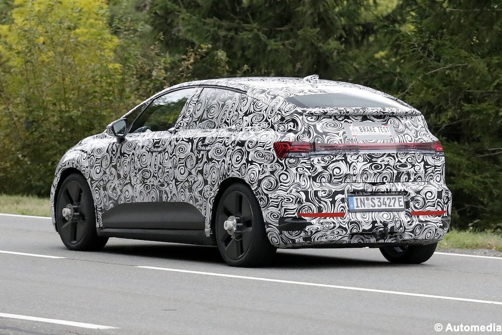 Audi A2 e-tron Erlkönig von schräg hinten fotografiert