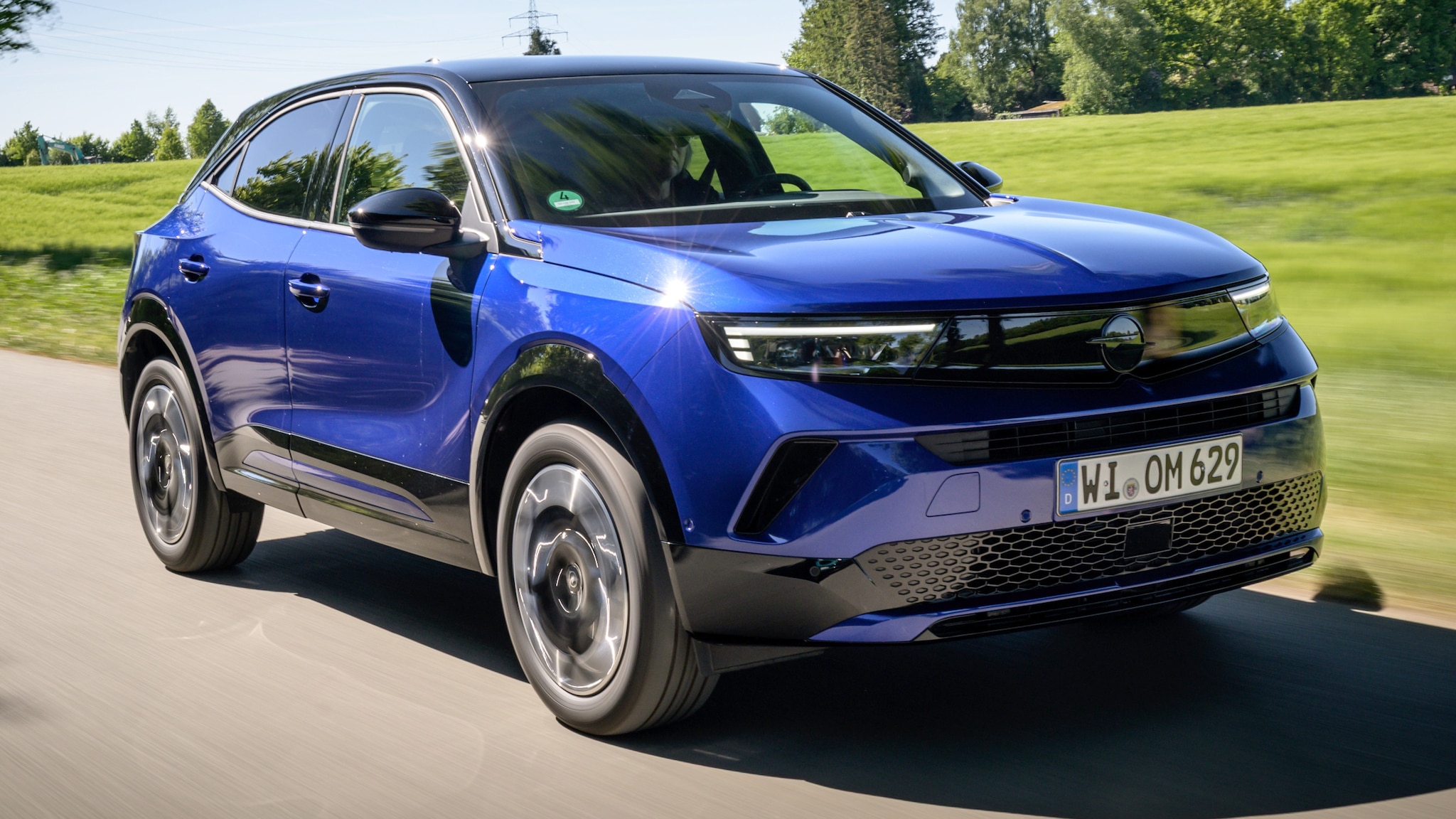 Kompaktes-SUV-im-Retro-Style-Opel-Mokka-schnell-verf-gbar-im-Leasing