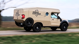 Auriga Explorer Voyager fahrend auf der Landstraße