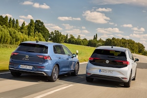 VW Golf 1.5 eTSI VW ID.3 Pro 59 kWh
