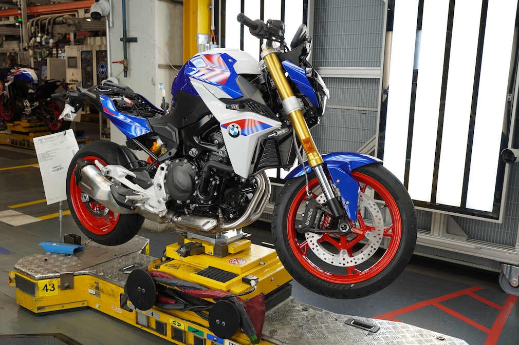 BMW-Motorrad bei der Endkontrolle in Berlin-Spandau