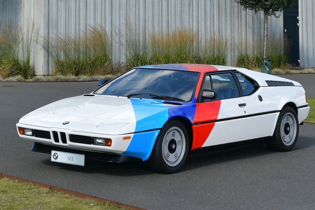 BMW M1 stehend von schräg vorn