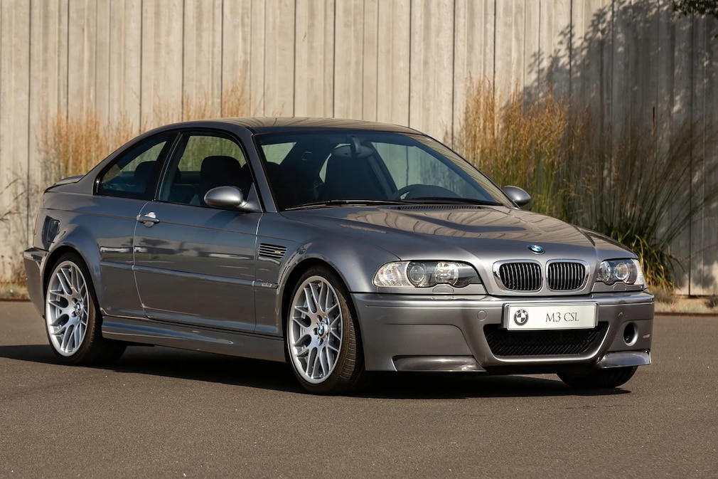 BMW M3 CSL E46 stehend von schräg vorn