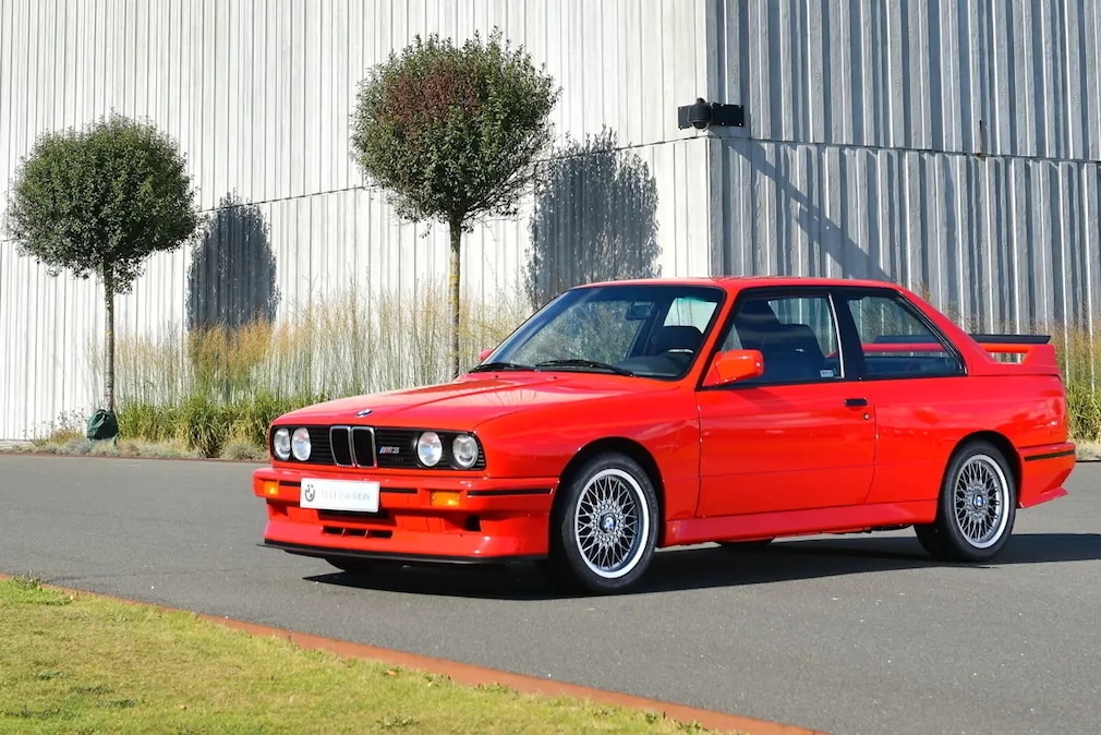 BMW M3 E30 Sport Evo stehend von schräg vorn