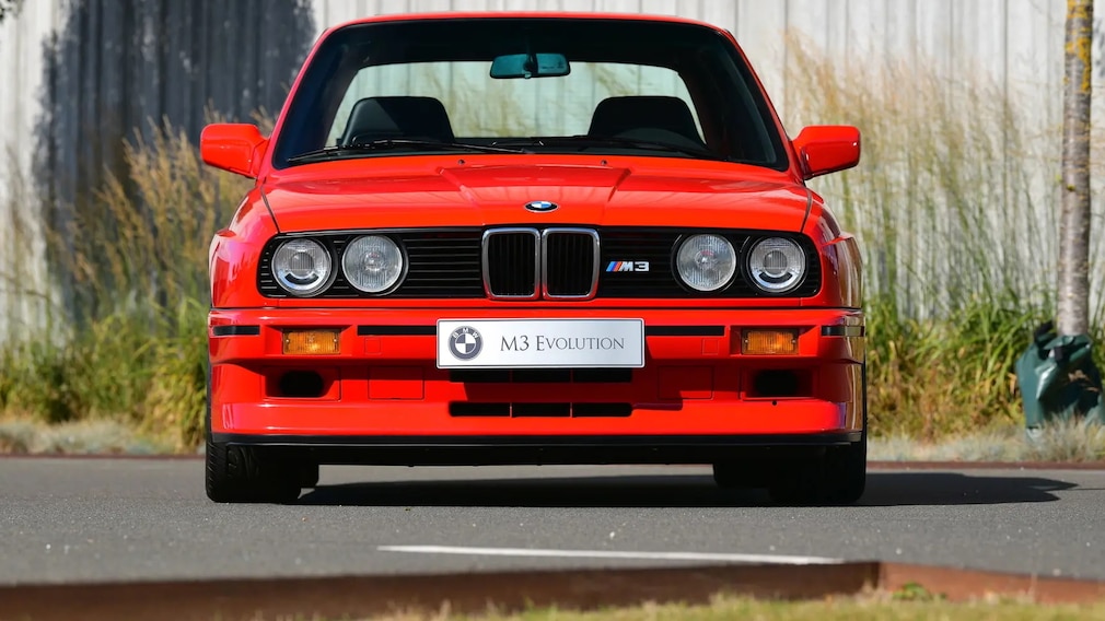 BMW M3 Sport Evolution von 1990, platt von vorn