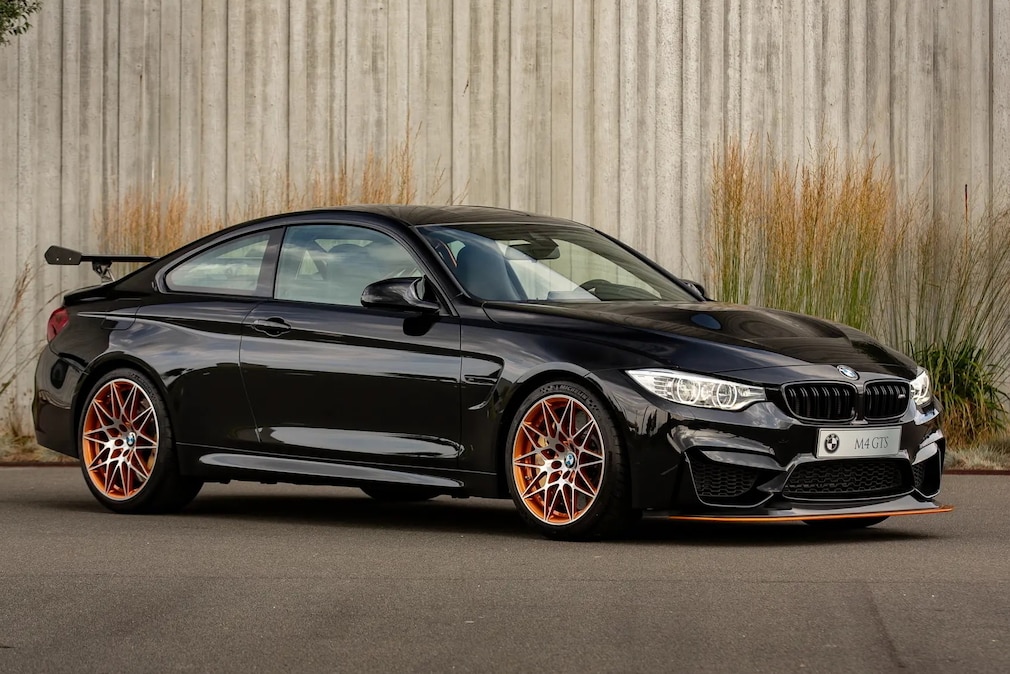 BMW M4 GTS Coupé F82 stehend von schräg vorn