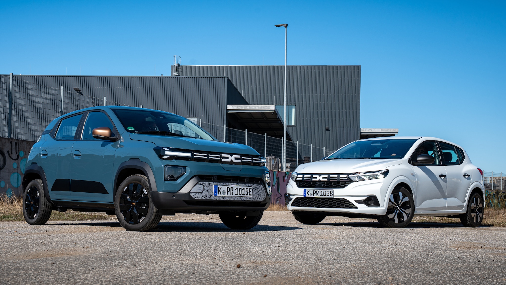 Benzin-oder-Batterie-mit-welchem-Antrieb-f-hrt-man-bei-Dacia-besser-