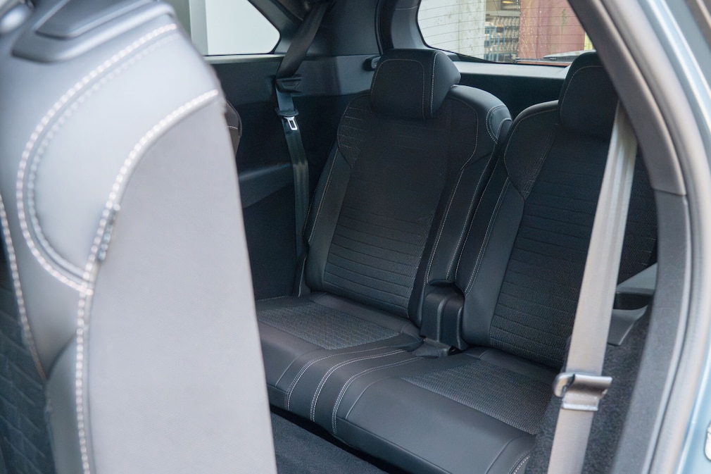 Peugeot 5008 Hybrid 145