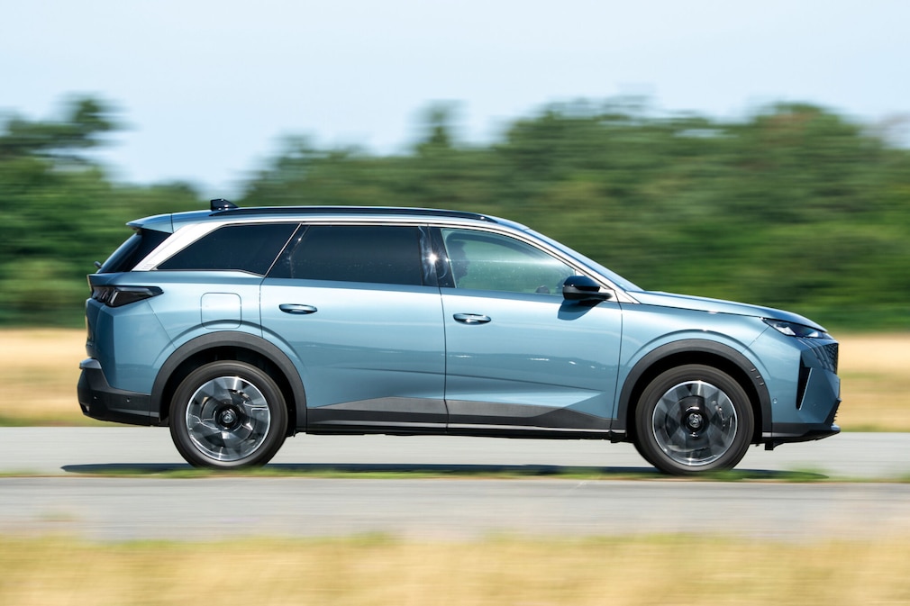 Peugeot 5008 Hybrid 145