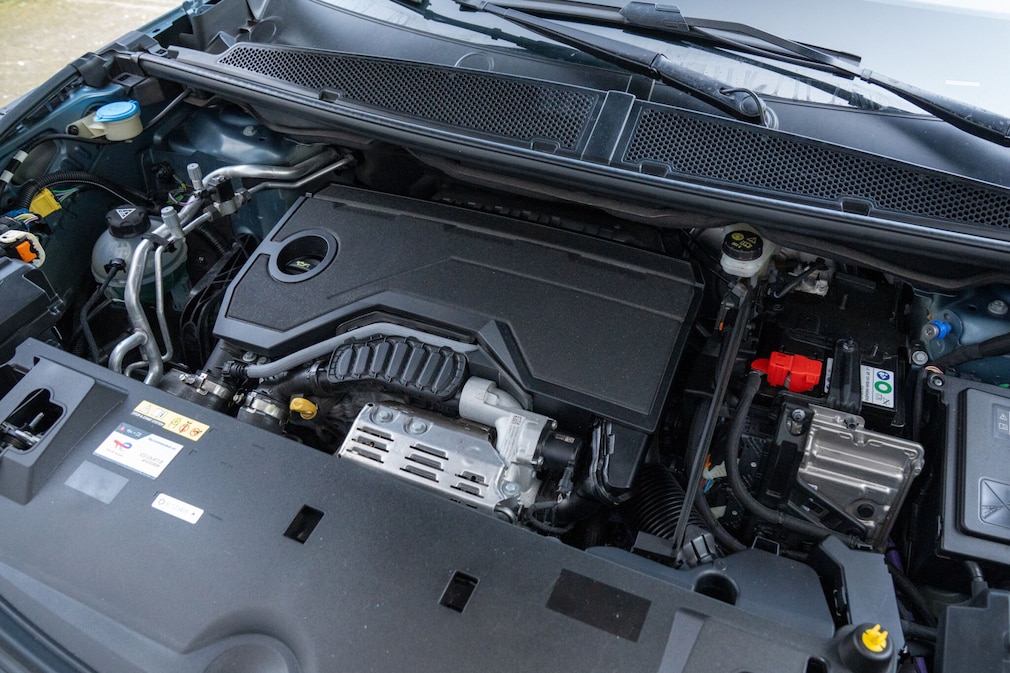 Peugeot 5008 Hybrid 145