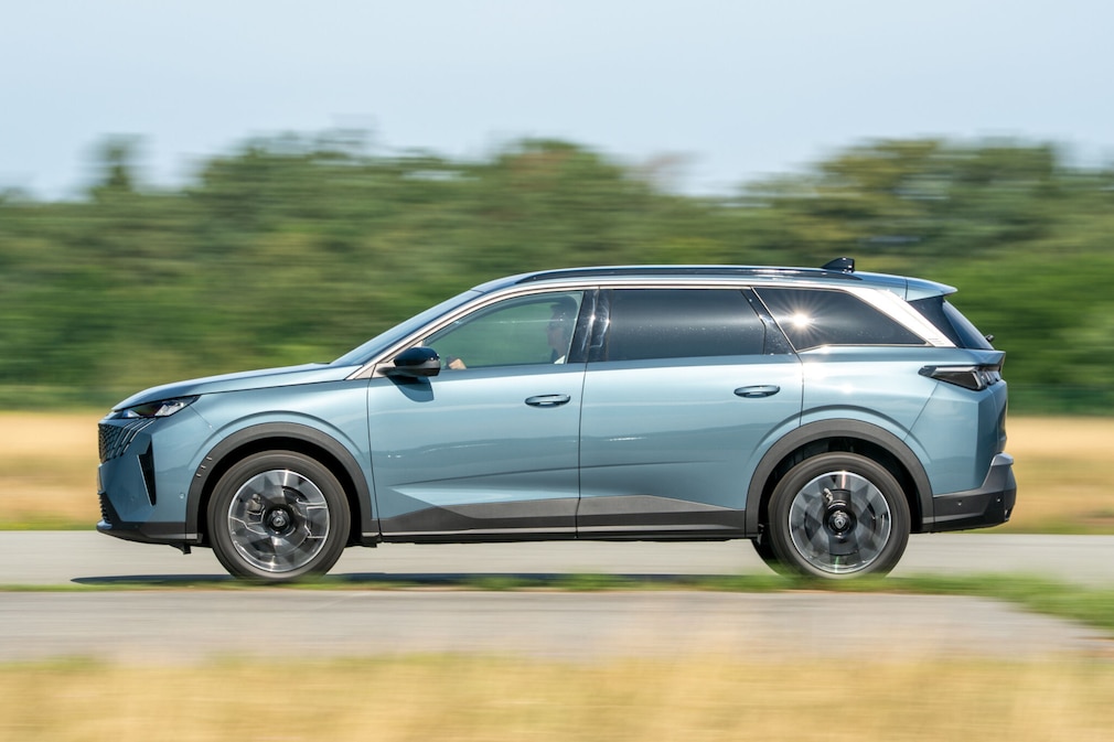 Peugeot 5008 Hybrid 145
