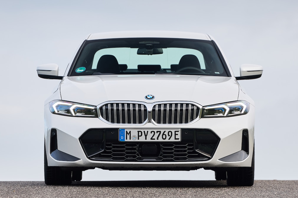 BMW 330e xDrive Limousine