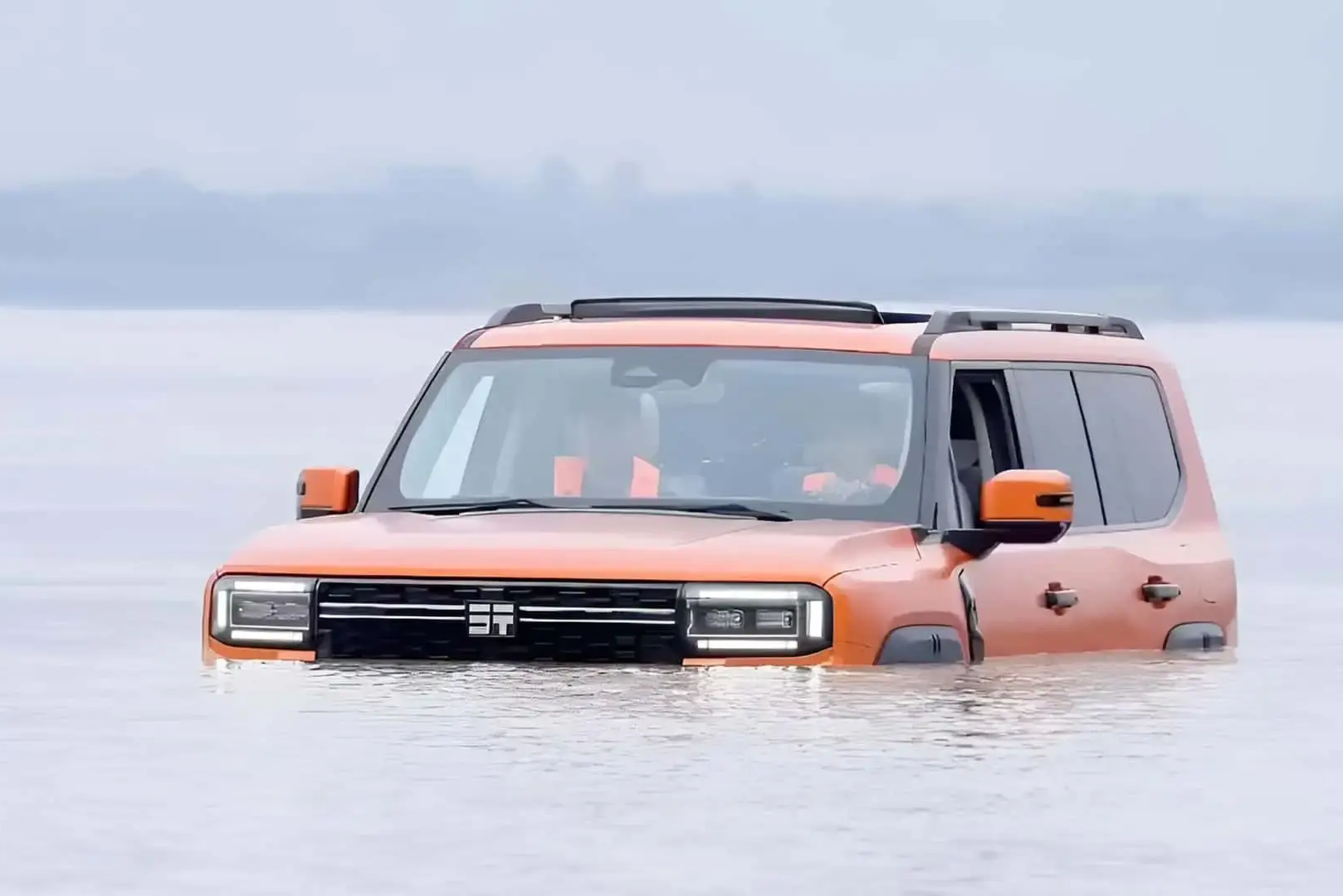 Jetour G700 bei der Flußdurchquerung