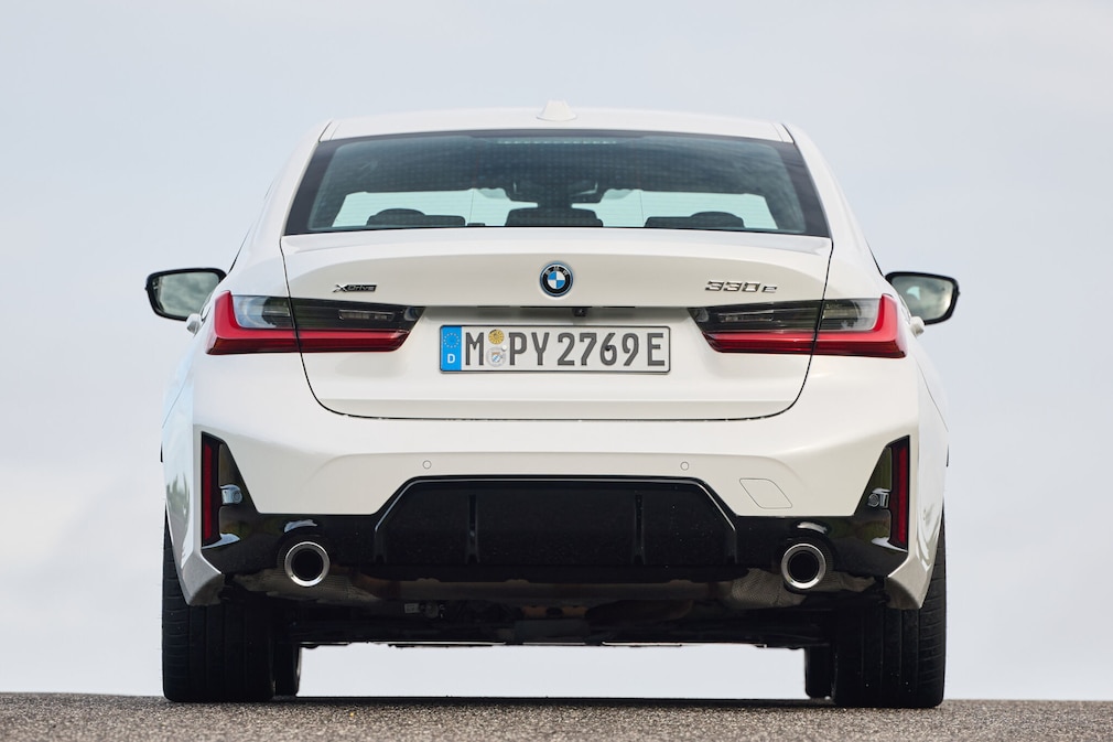 BMW 330e xDrive Limousine