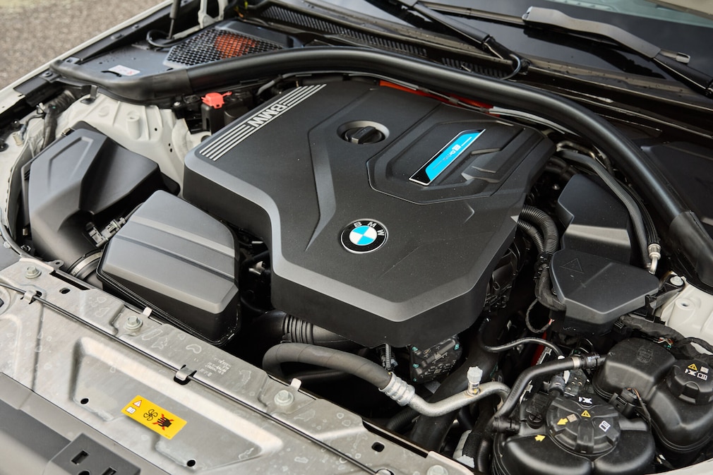 BMW 330e xDrive Limousine
