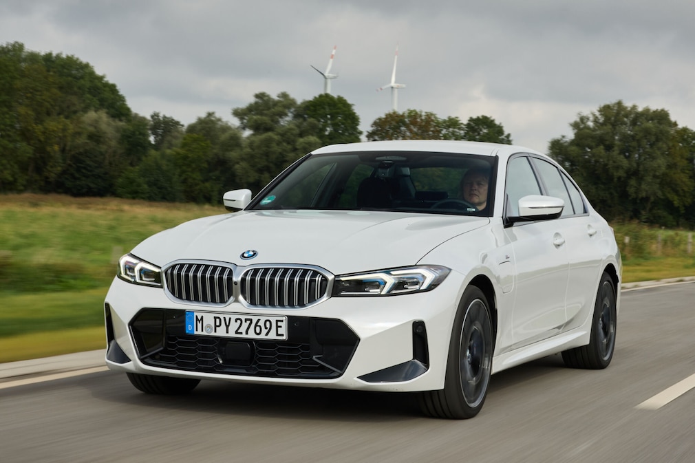 BMW 330e xDrive Limousine