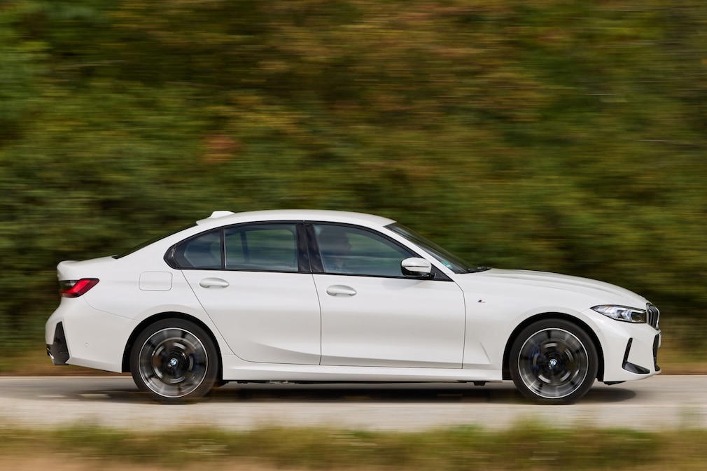 BMW 330e xDrive Limousine