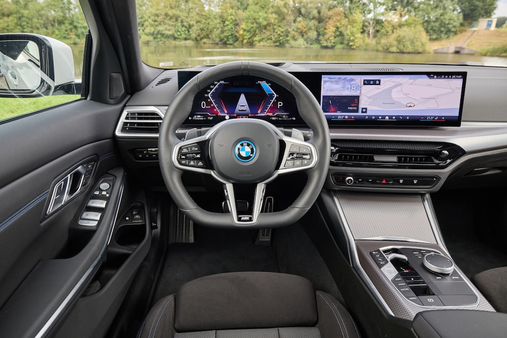 BMW 330e xDrive Limousine