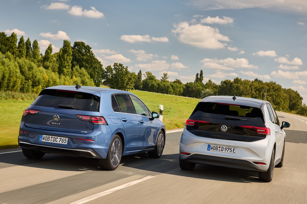 VW Golf 1.5 eTSI VW ID.3 Pro 59 kWh