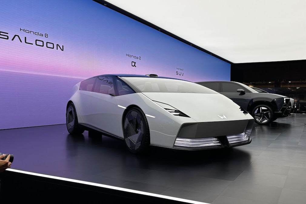 Honda 0 Saloon